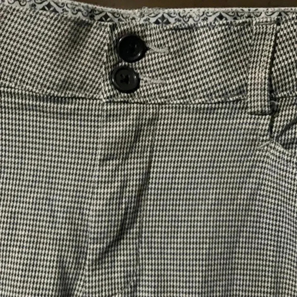 Lee - Picture 3 of 8